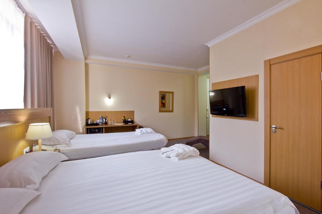 City Hotel Bishkek Exterior photo